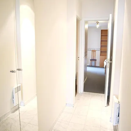 In Near The Lejlighed *